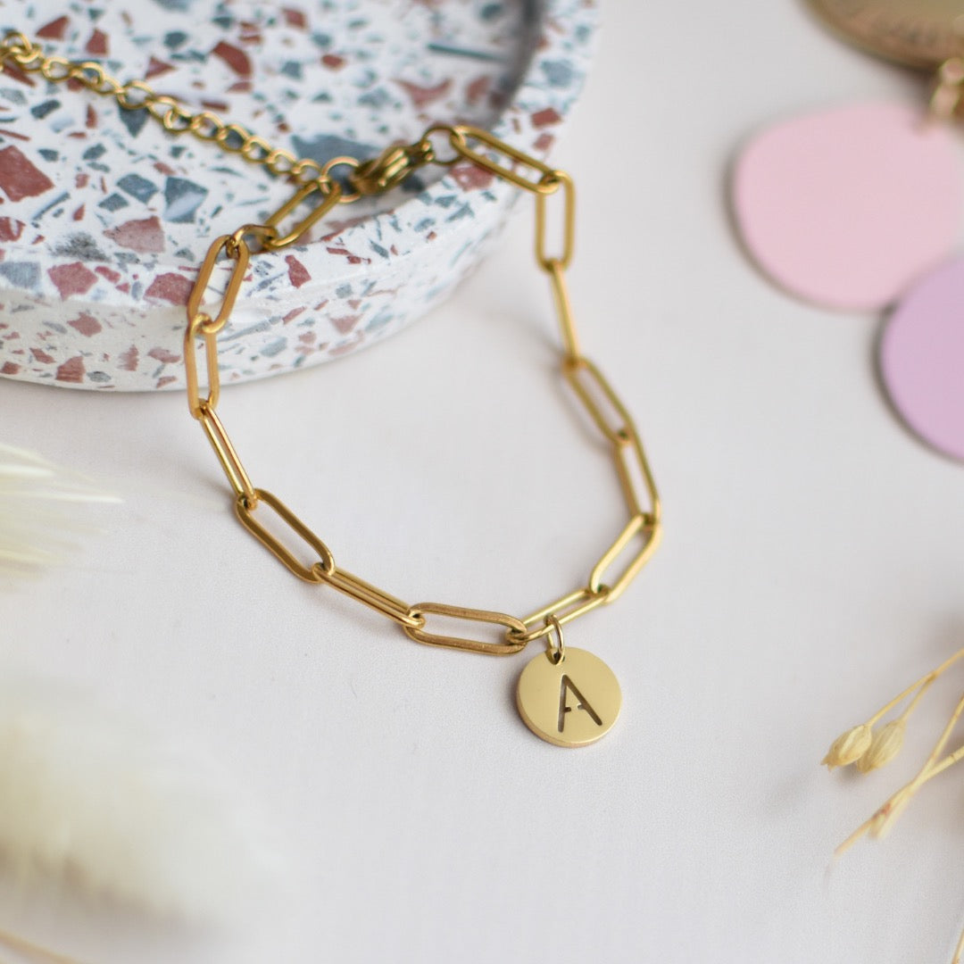 5 Consejos Esenciales para Cuidar tus Joyas de Acero Bañado en Oro