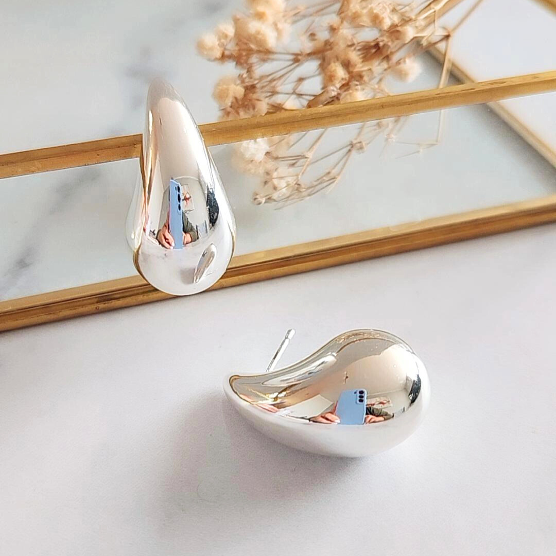 Aretes Gota Grande Plateada - Colección Acero