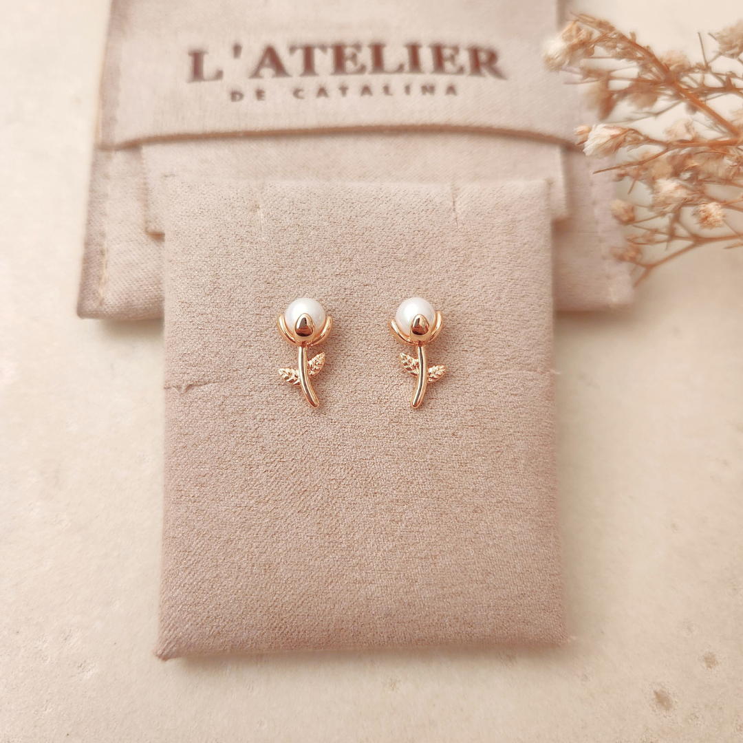 Aretes Tulipán Perla - Colección Acero Imagen principal del producto