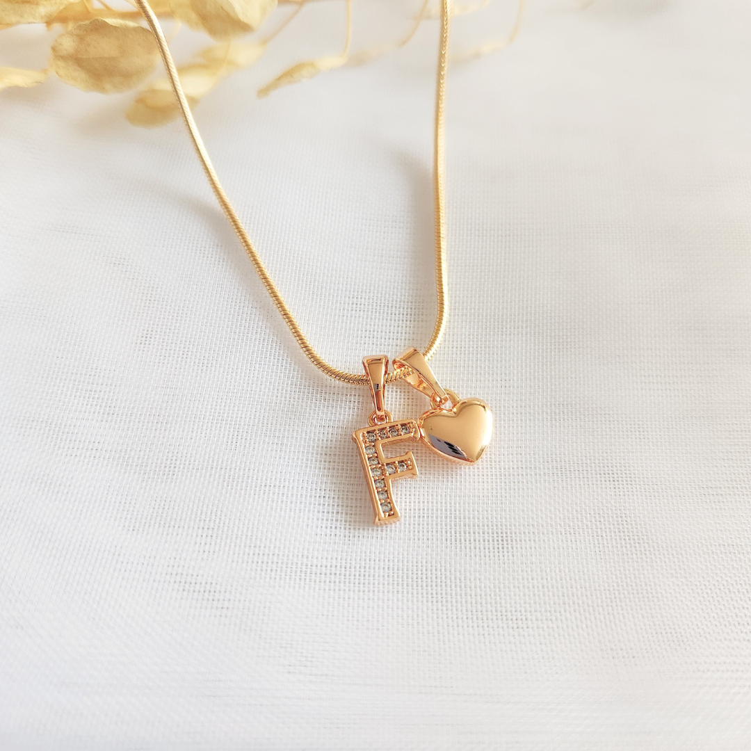 Collar Iniciales Corazón - Colección Acero Imagen secundaria del producto