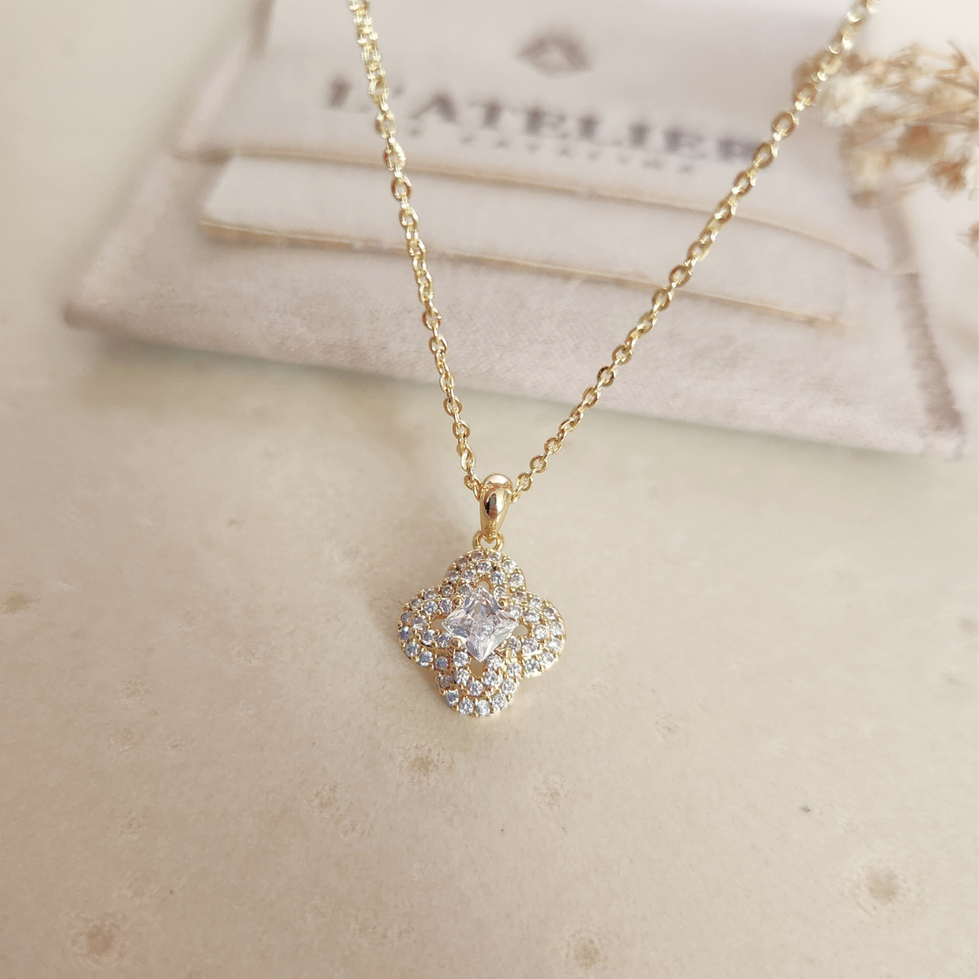 Collar Trébol Strass Gold - Colección Acero