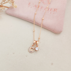 Collar Iniciales Mini Deluxe Punto de Luz Blanco - Colección Acero