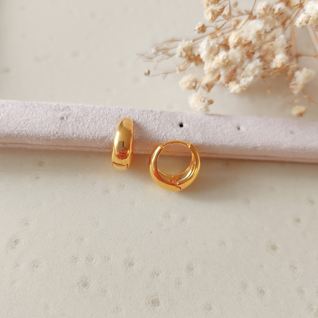 Argolla Canoa Small Dorada - Colección Acero Imagen secundaria del producto