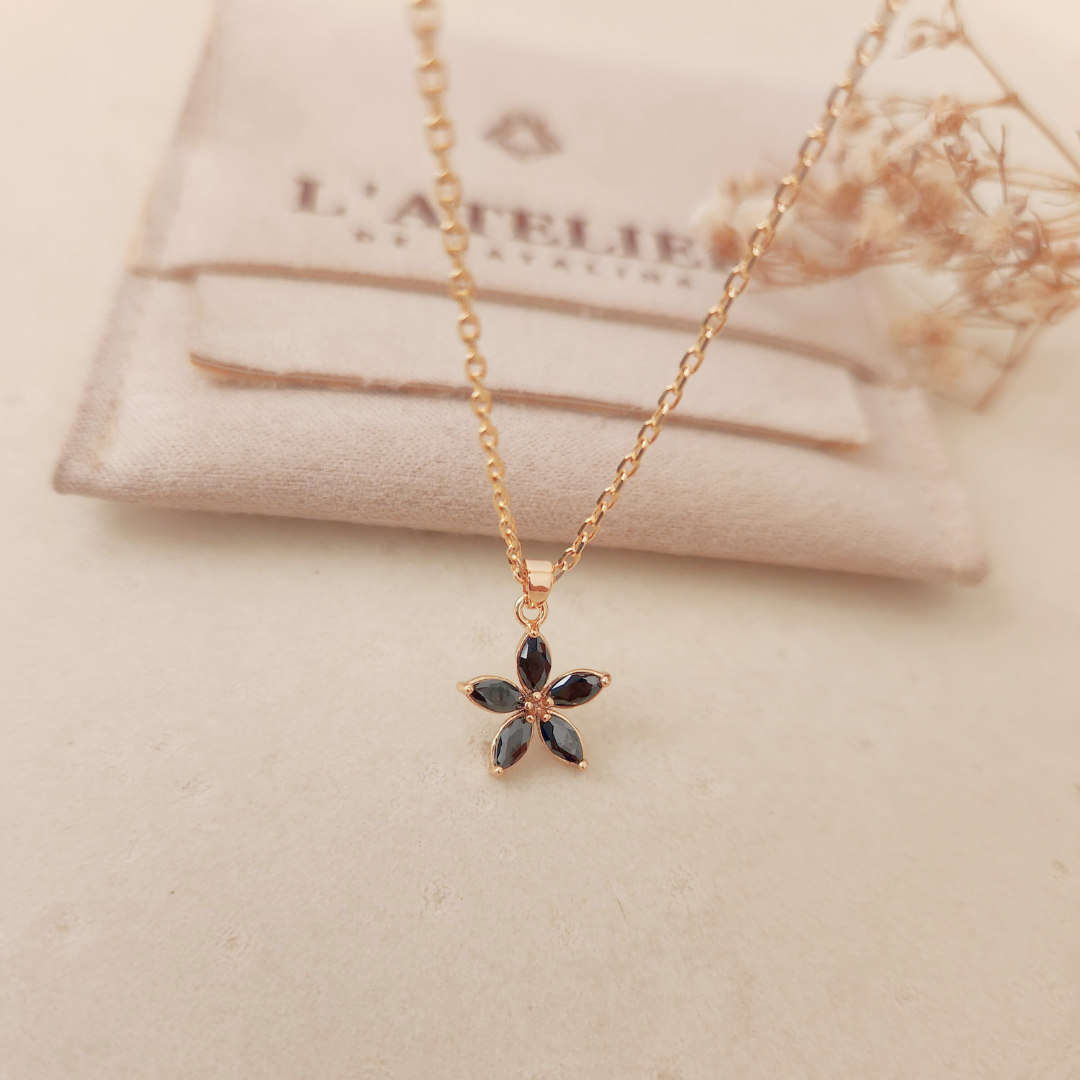 Collar Flor Negro - Colección Acero