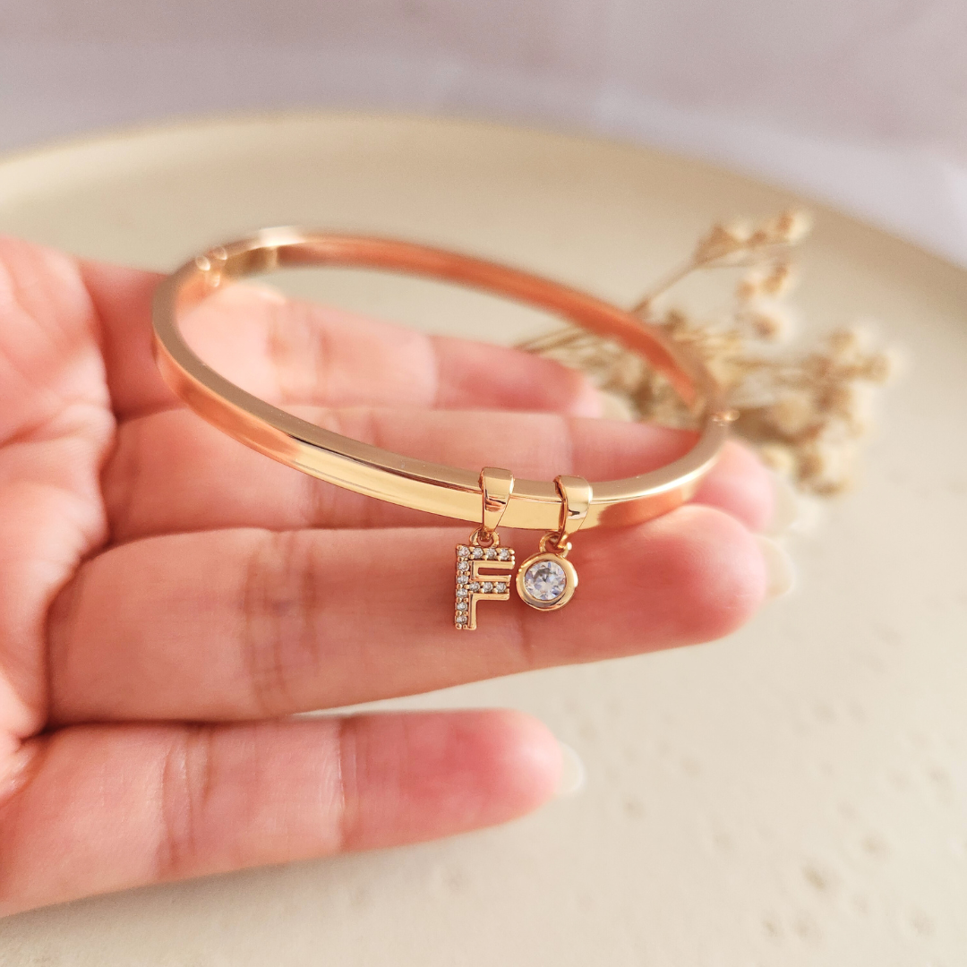 Puñera Iniciales Punto de Luz - Colección Acero Imagen principal del producto