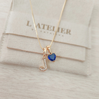 Collar Inicial Rose Corazón Azul Oscuro - Colección Acero