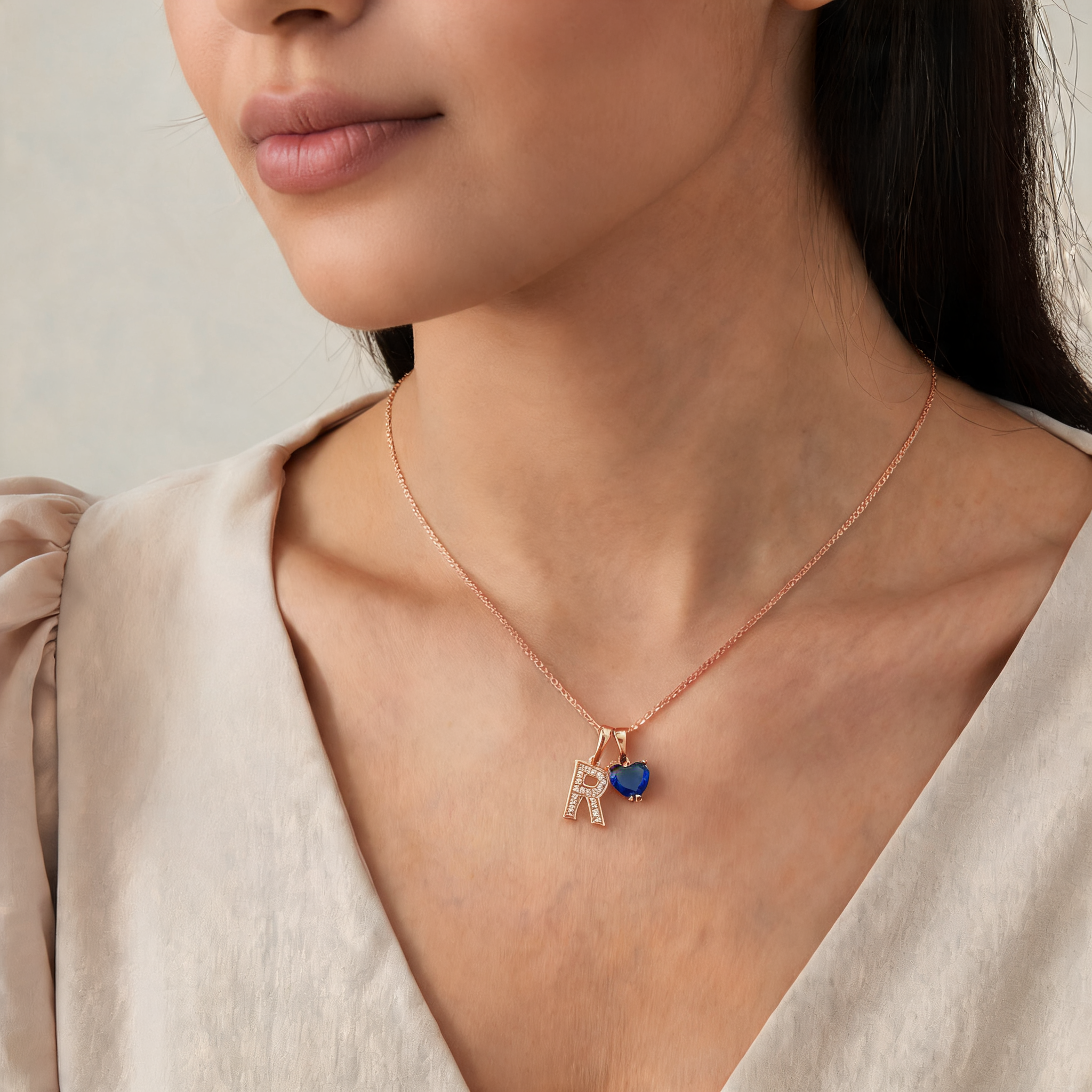 Collar Inicial Rose Corazón Azul Oscuro - Colección Acero Imagen secundaria del producto