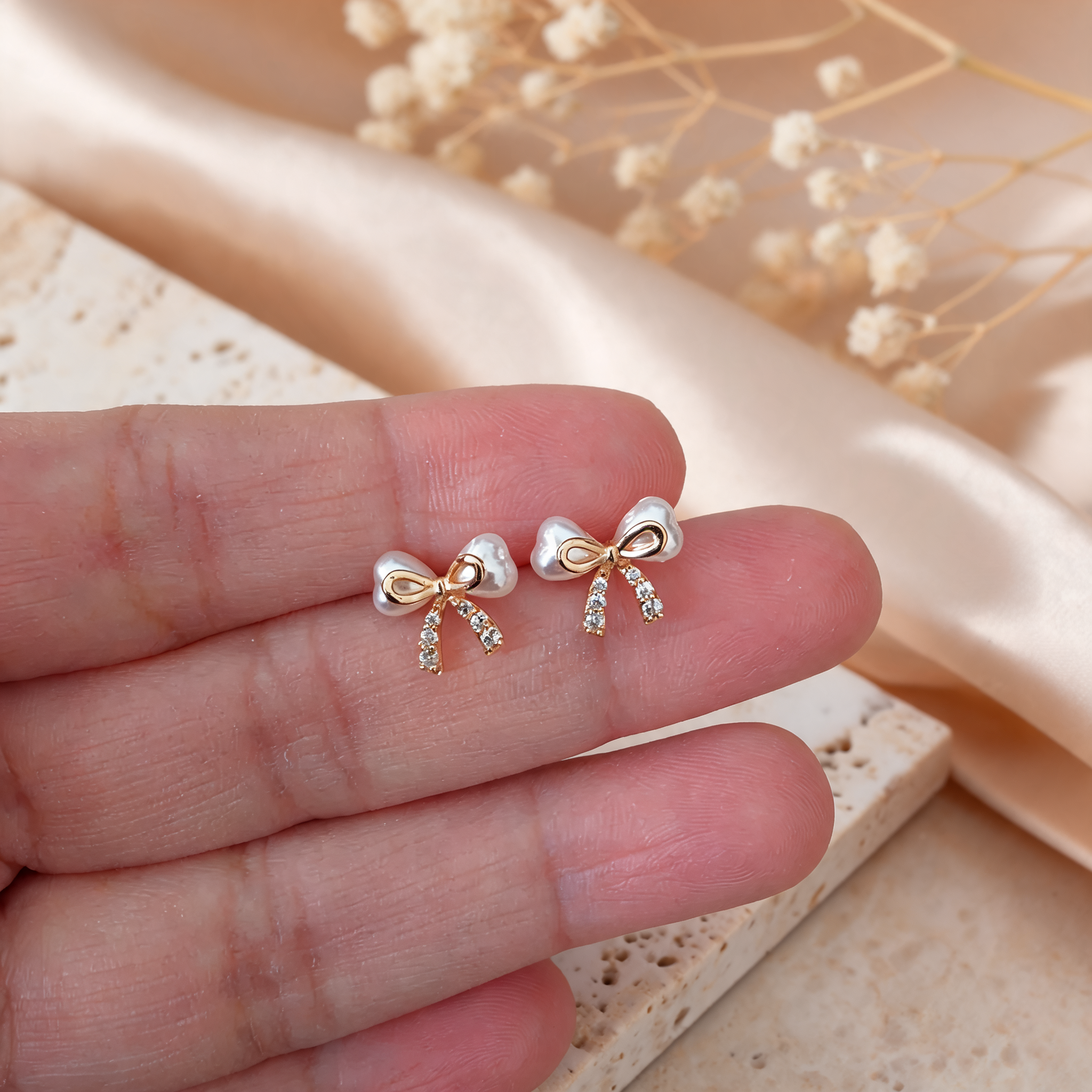 Aretes Lazo Perla - Colección Acero Imagen secundaria del producto